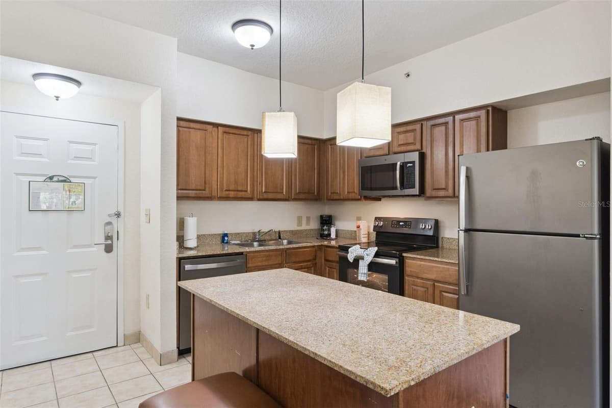 12521 FLORIDAYS RESORT DRIVE — photo 10 of 77