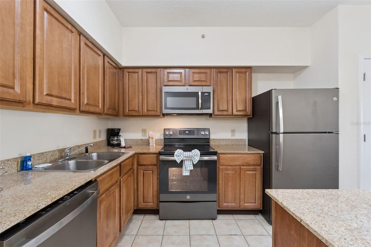 12521 FLORIDAYS RESORT DRIVE — photo 11 of 77