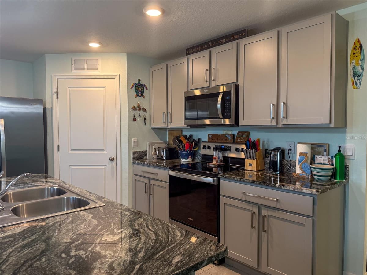 4120 QUIET RAIN COURT — photo 12 of 69