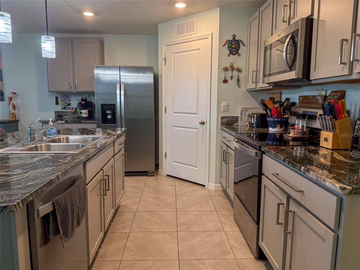 4120 QUIET RAIN COURT — photo 11 of 69