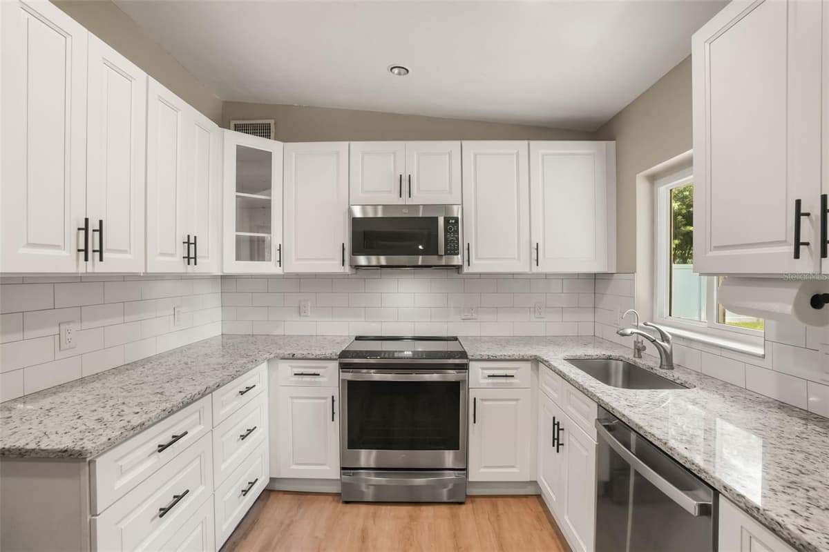 2812 DELLWOOD DRIVE — photo 6 of 18