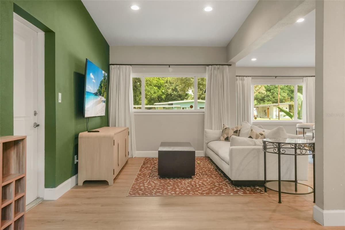 2812 DELLWOOD DRIVE — photo 9 of 18