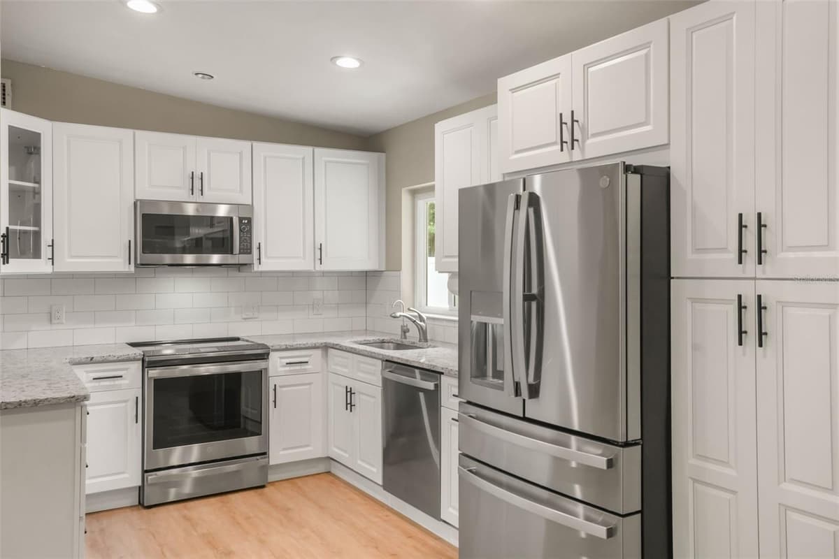 2812 DELLWOOD DRIVE — photo 8 of 18
