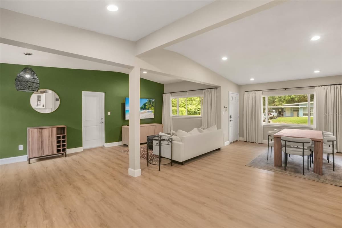 2812 DELLWOOD DRIVE — photo 4 of 18