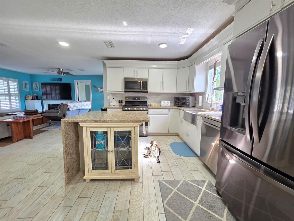 9040 BAY DRIVE — photo 11 of 47