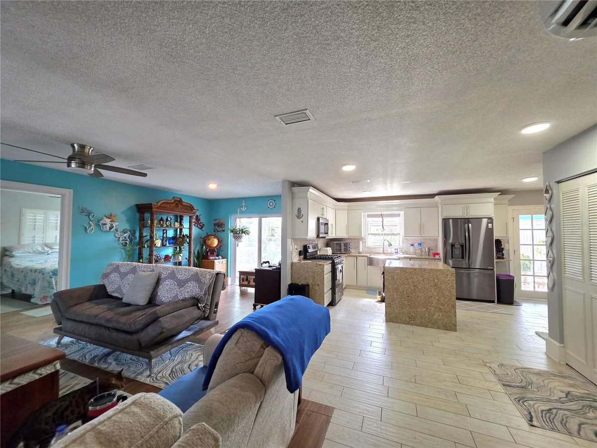 9040 BAY DRIVE — photo 5 of 47