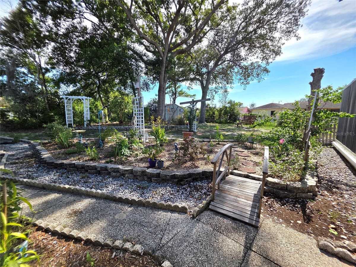 9040 BAY DRIVE — photo 38 of 47