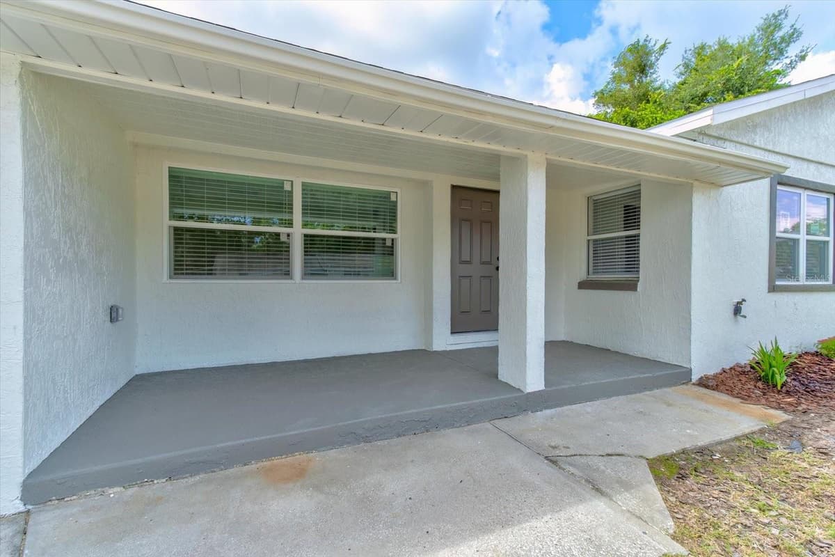 47 DAHLIA DRIVE — photo 3 of 44