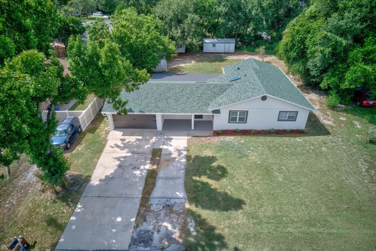 47 DAHLIA DRIVE — photo 40 of 44