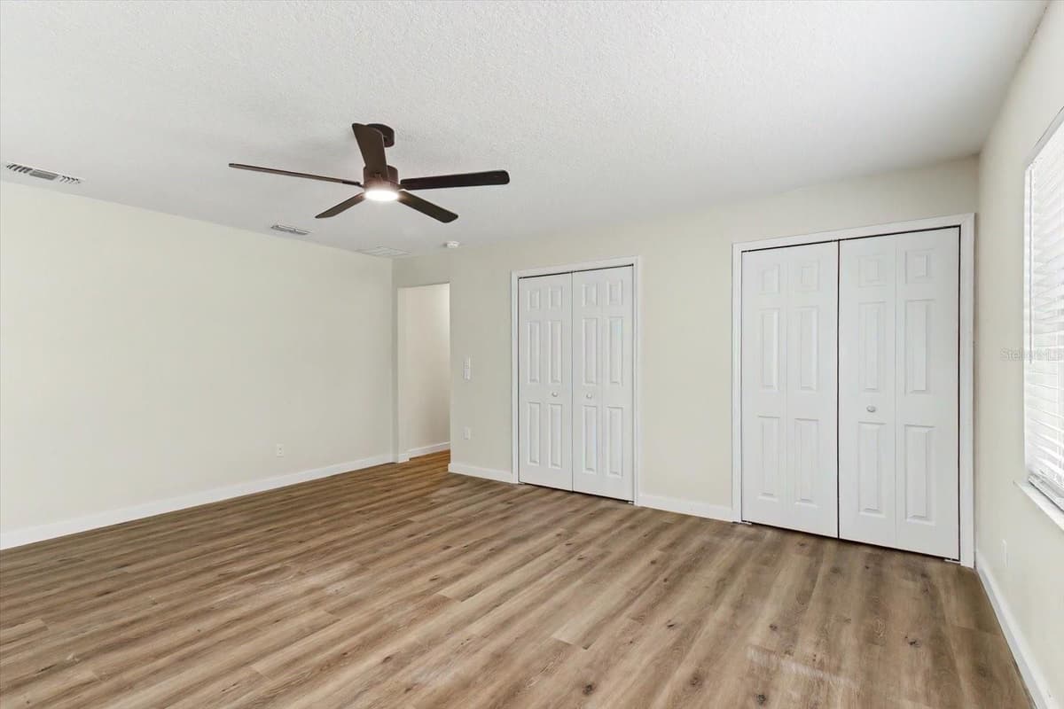 47 DAHLIA DRIVE — photo 32 of 44