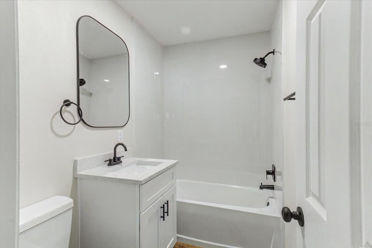 47 DAHLIA DRIVE — photo 20 of 44