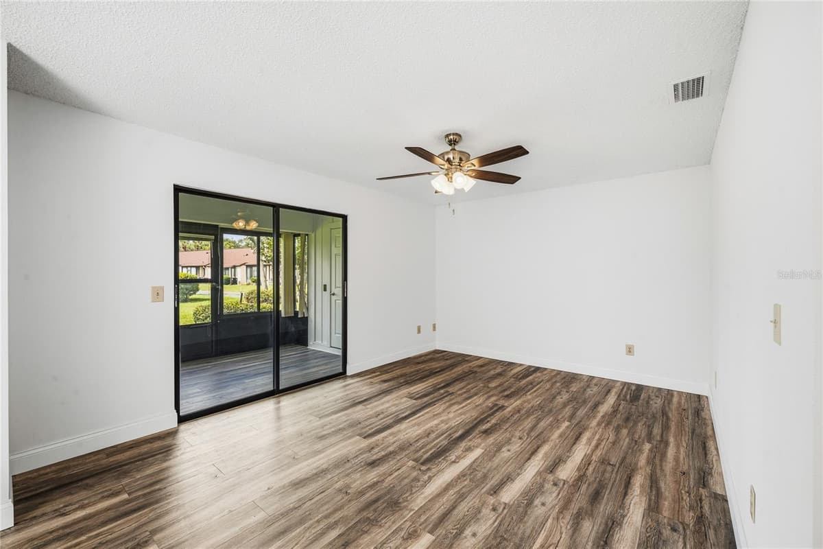 101 GRAND PLAZA DRIVE — photo 11 of 32