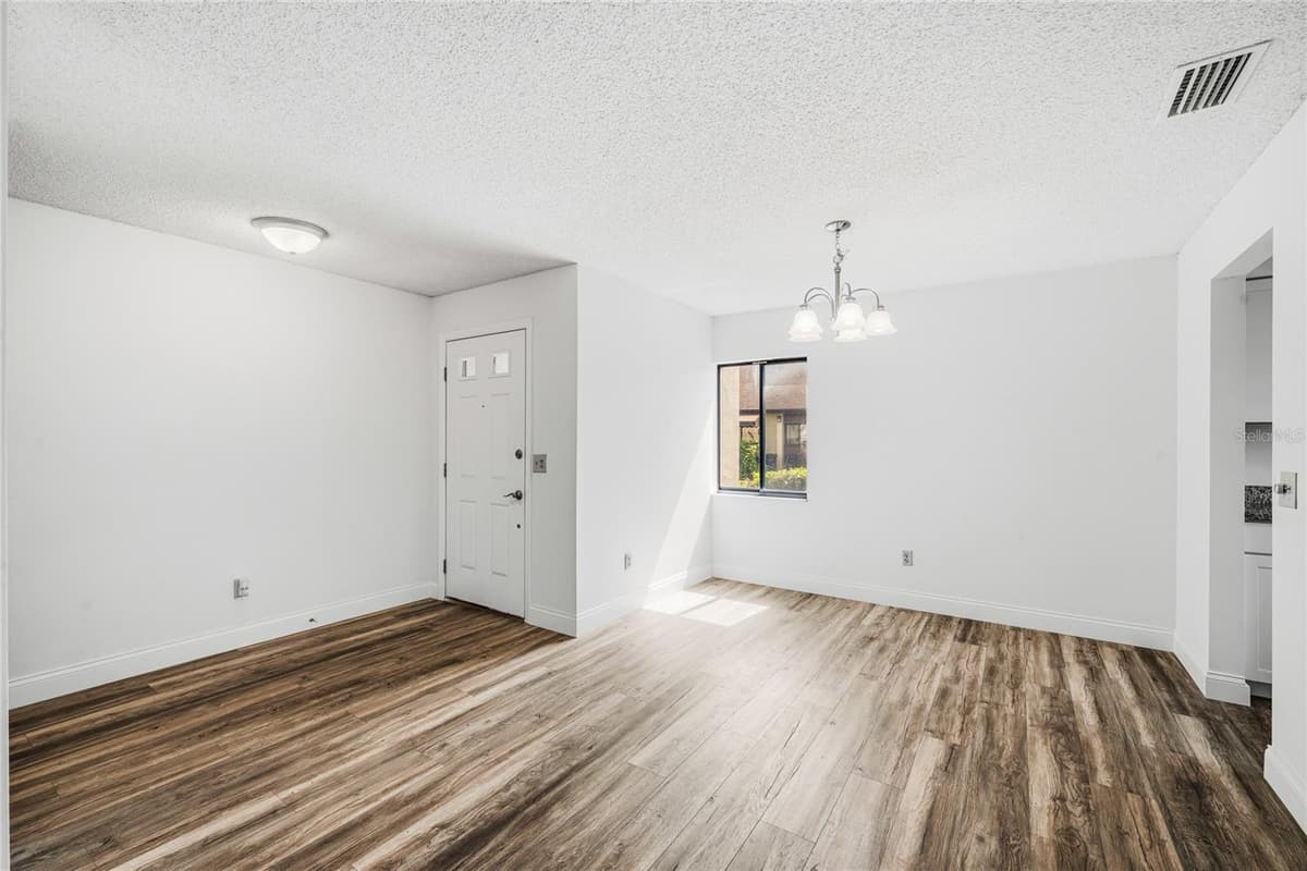 101 GRAND PLAZA DRIVE — photo 5 of 32