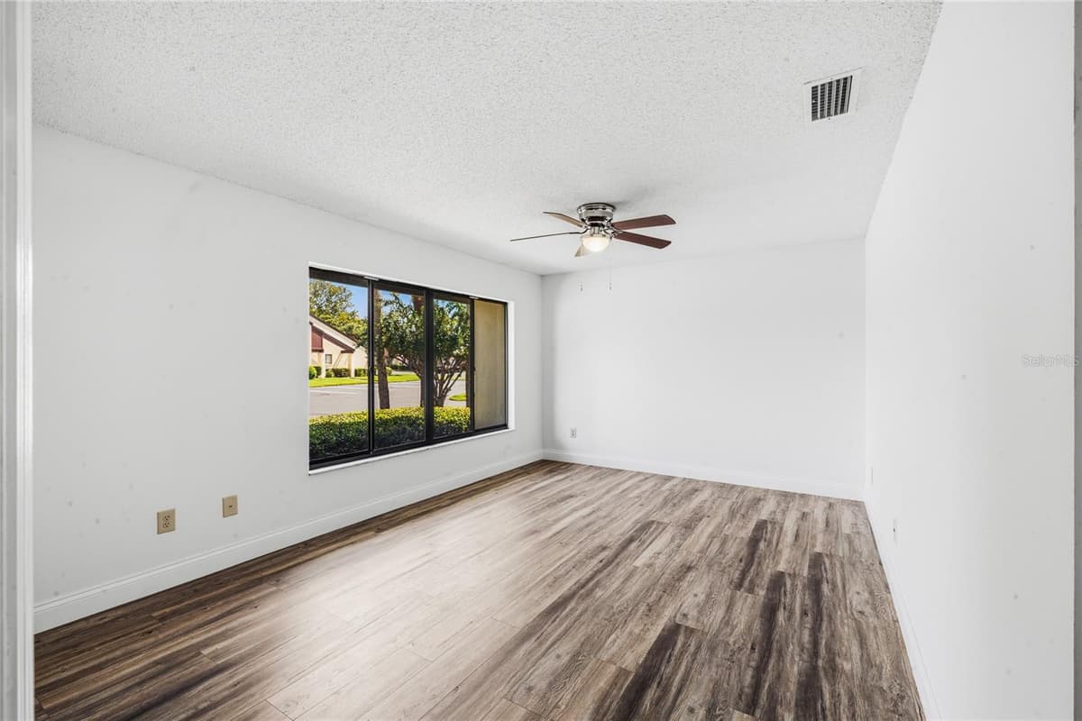 101 GRAND PLAZA DRIVE — photo 18 of 32