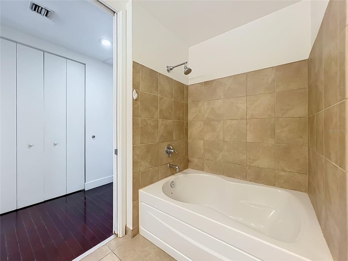 150 ROBINSON STREET — photo 26 of 33