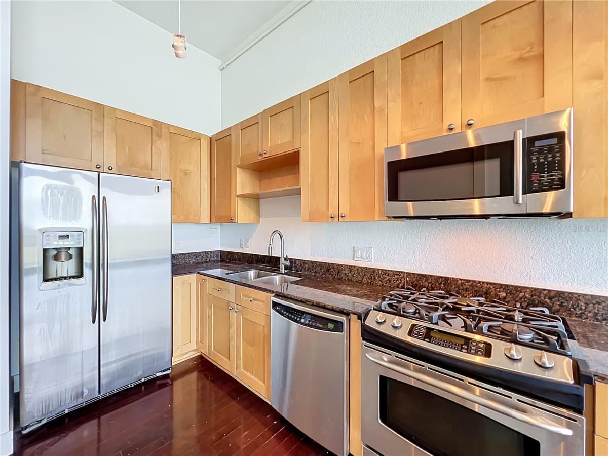 150 ROBINSON STREET — photo 17 of 33