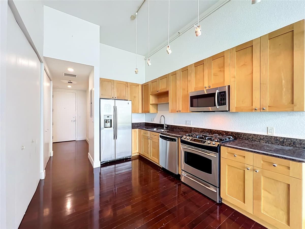 150 ROBINSON STREET — photo 18 of 33