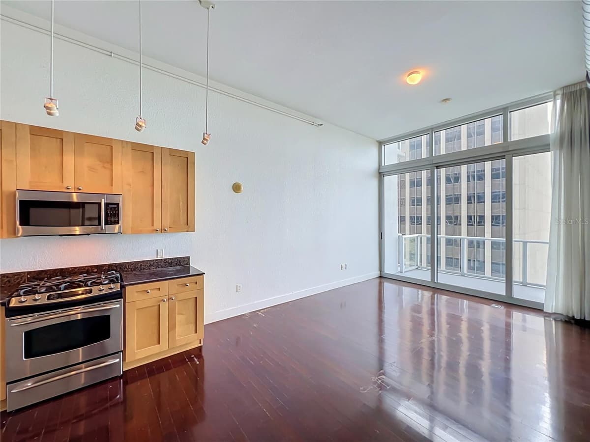 150 ROBINSON STREET — photo 10 of 33
