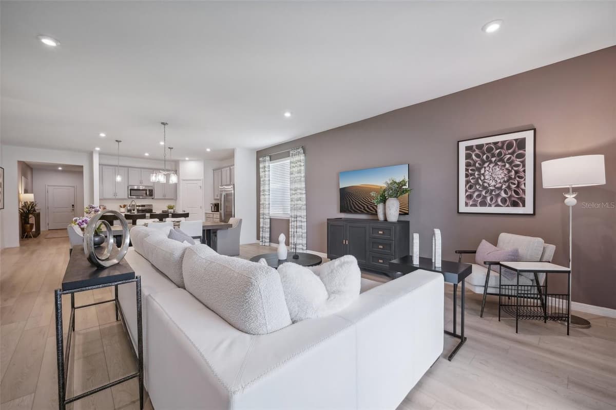 5816 CLIFFBOW LOOP — photo 12 of 39