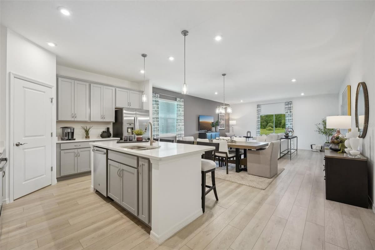 5816 CLIFFBOW LOOP — photo 10 of 39