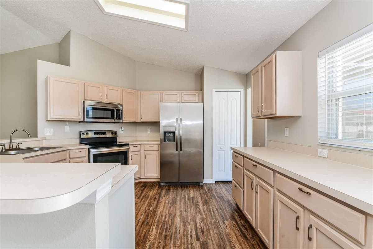 8615 CAVENDISH DRIVE — photo 4 of 15
