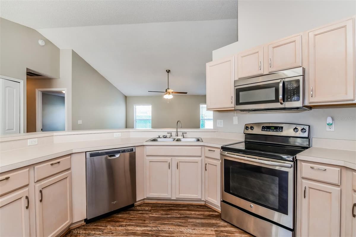 8615 CAVENDISH DRIVE — photo 5 of 15