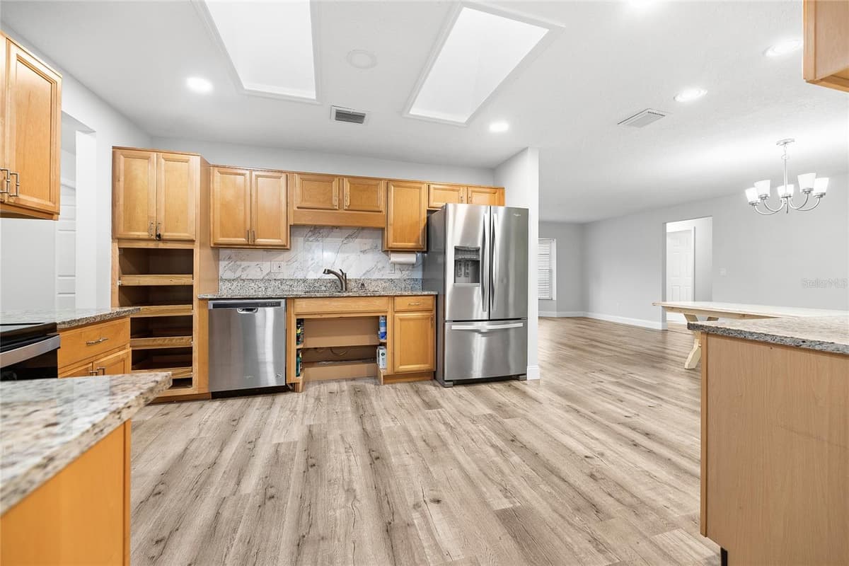 10 FELICIA COURT — photo 16 of 52