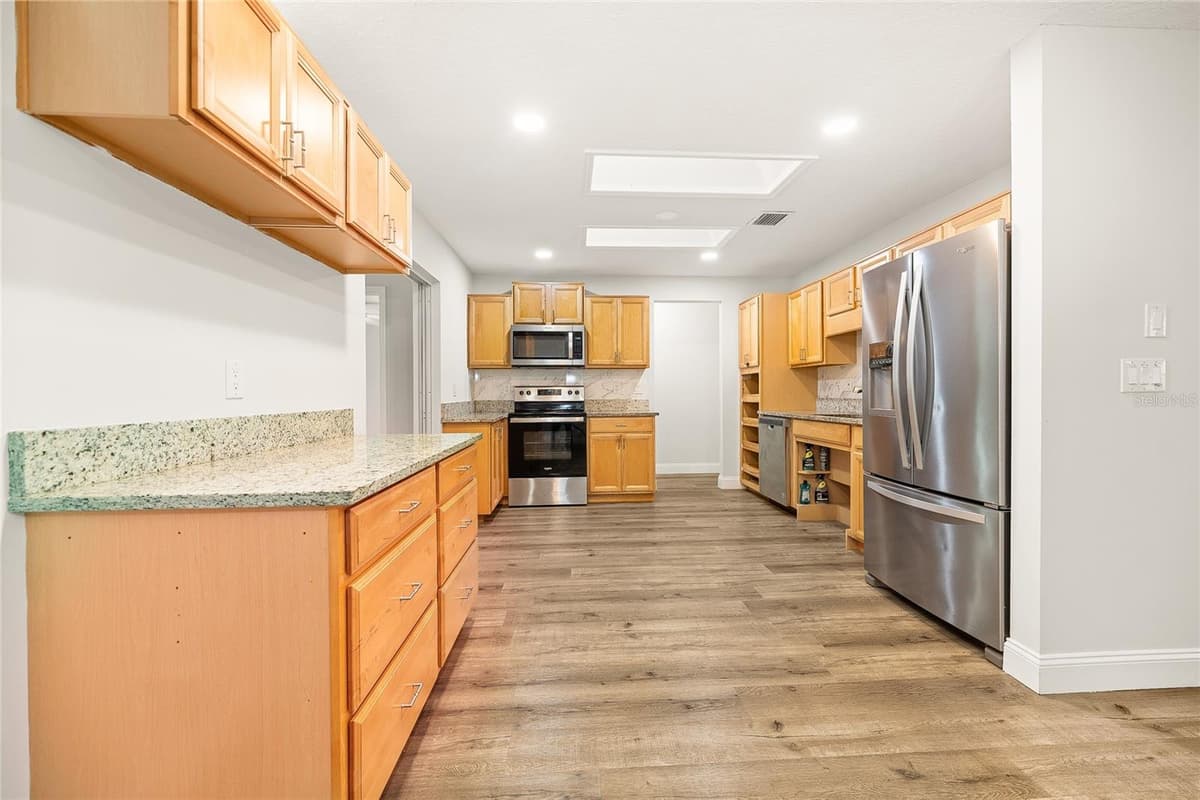 10 FELICIA COURT — photo 14 of 52