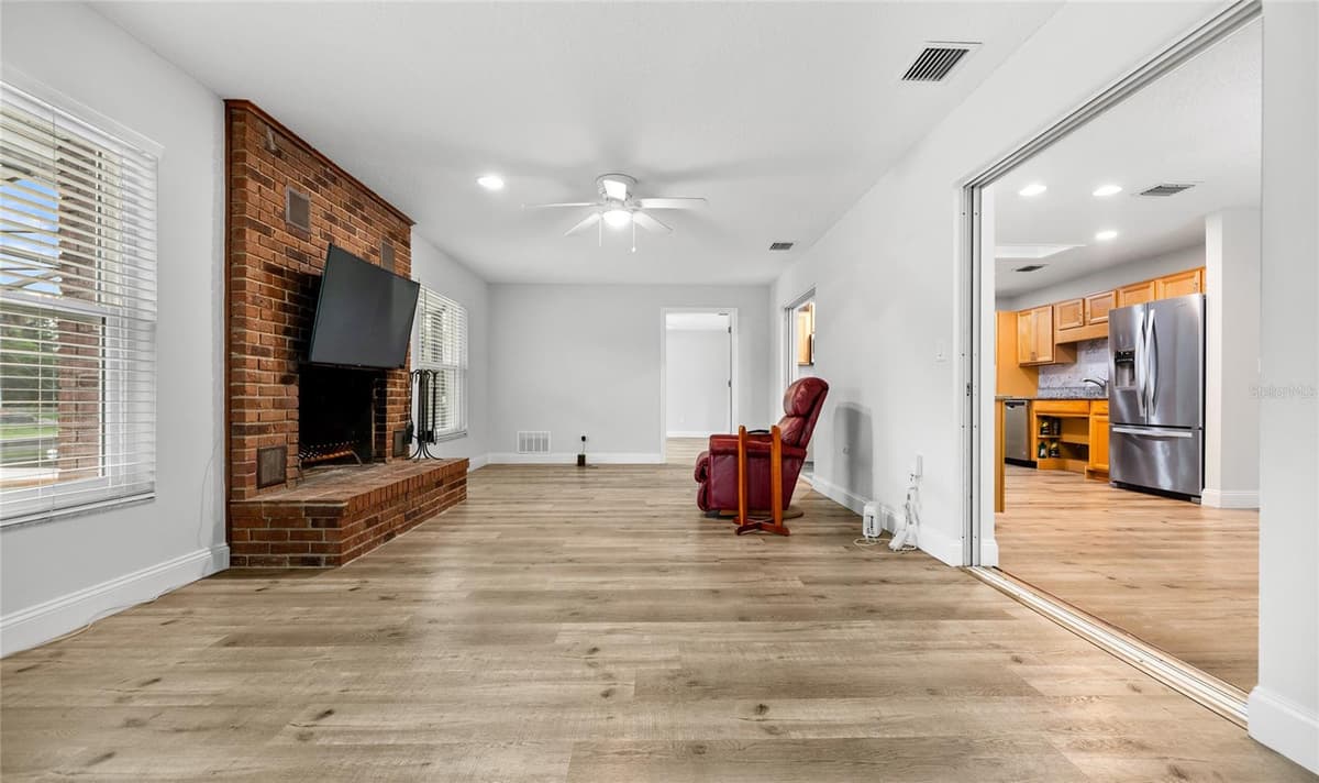 10 FELICIA COURT — photo 29 of 52