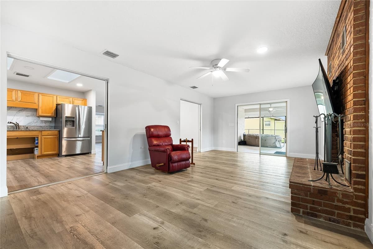 10 FELICIA COURT — photo 31 of 52