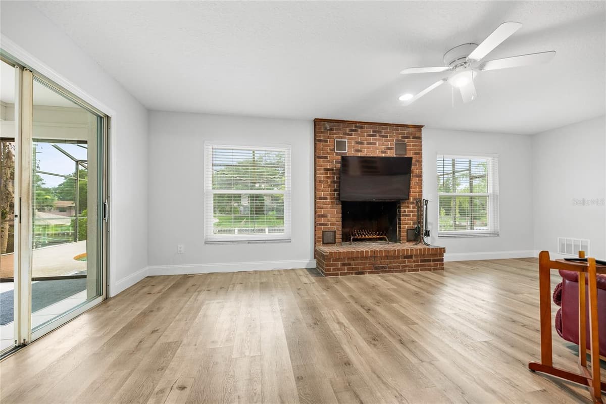 10 FELICIA COURT — photo 30 of 52