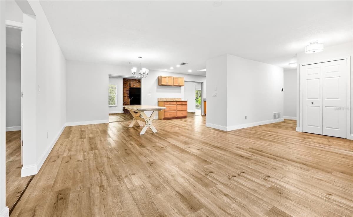 10 FELICIA COURT — photo 9 of 52