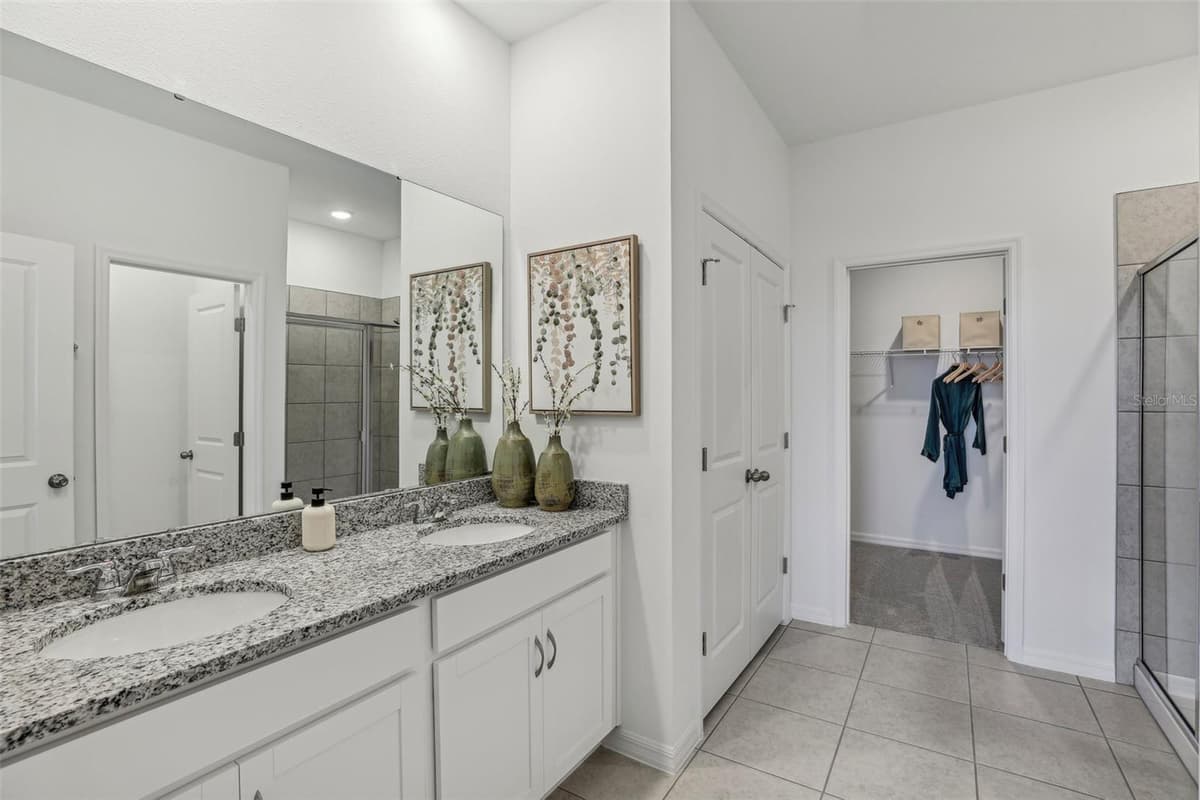 5812 CLIFFBOW LOOP — photo 24 of 41