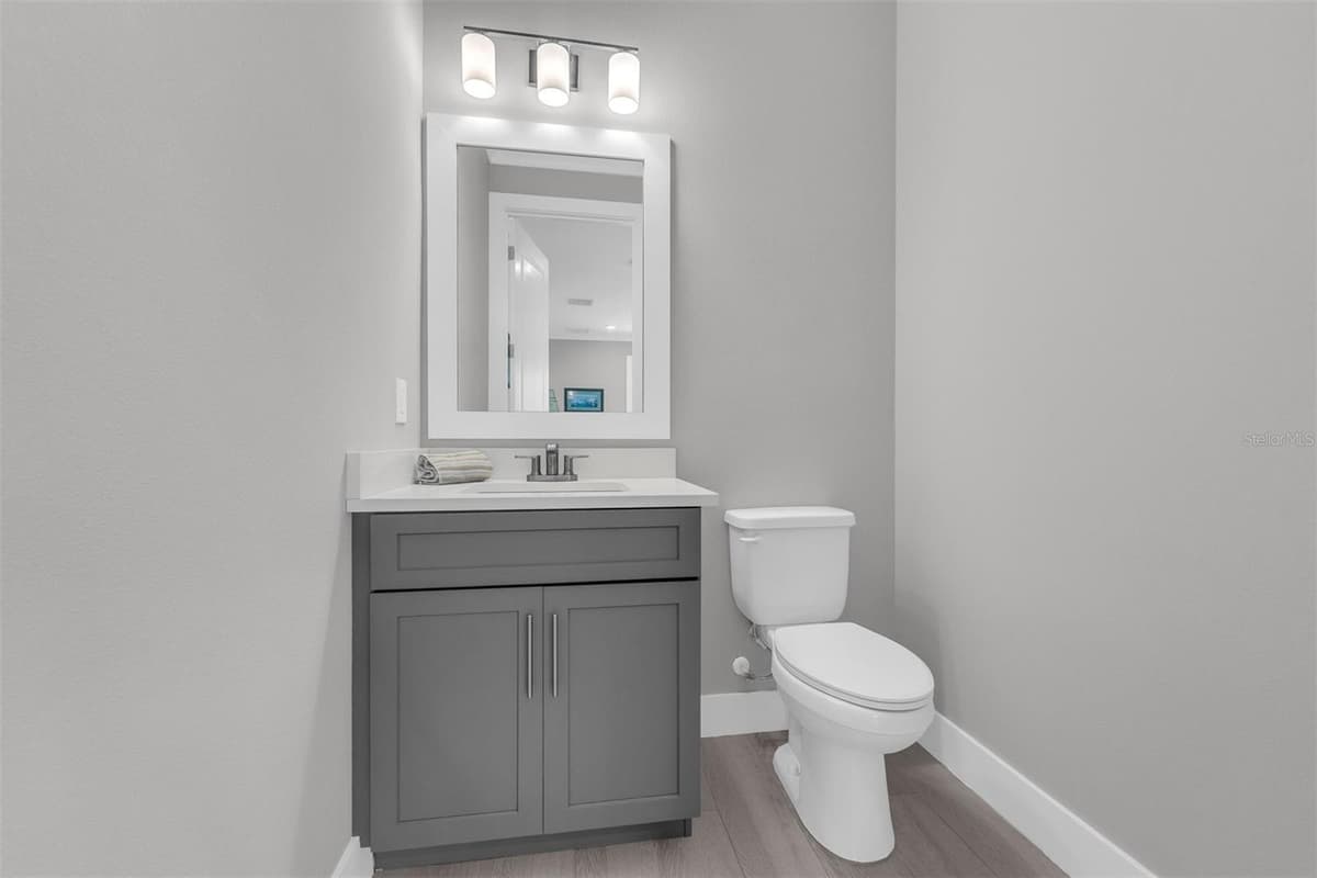 2327 SHINE AVENUE — photo 25 of 26