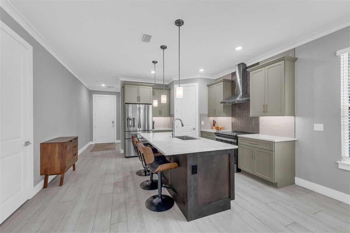 2327 SHINE AVENUE — photo 8 of 26