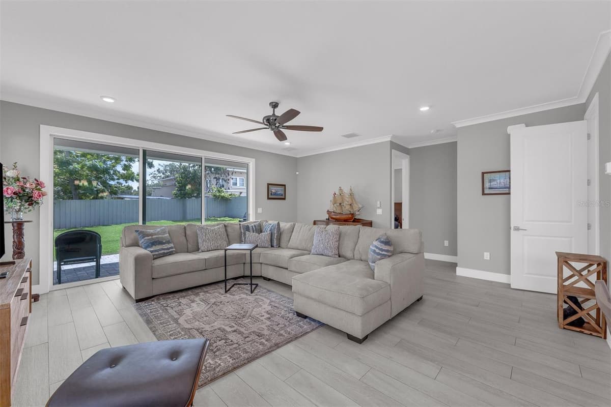 2327 SHINE AVENUE — photo 12 of 26