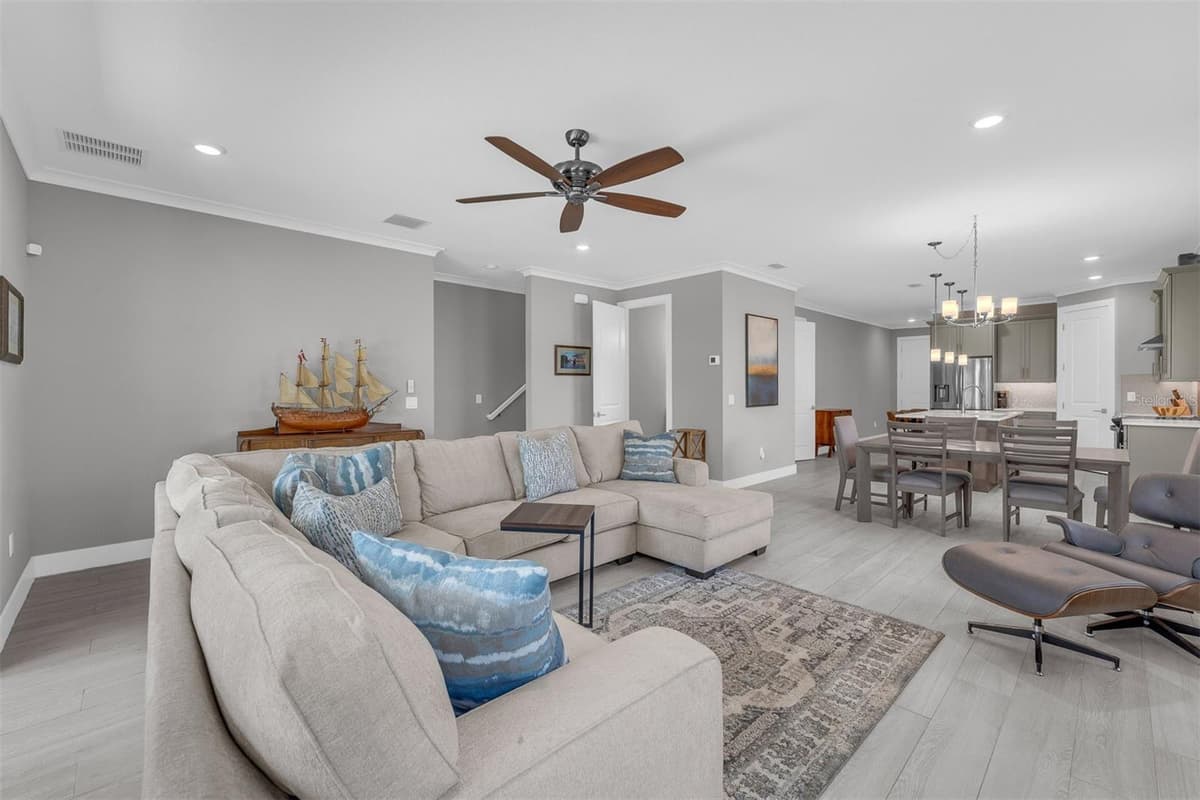 2327 SHINE AVENUE — photo 13 of 26