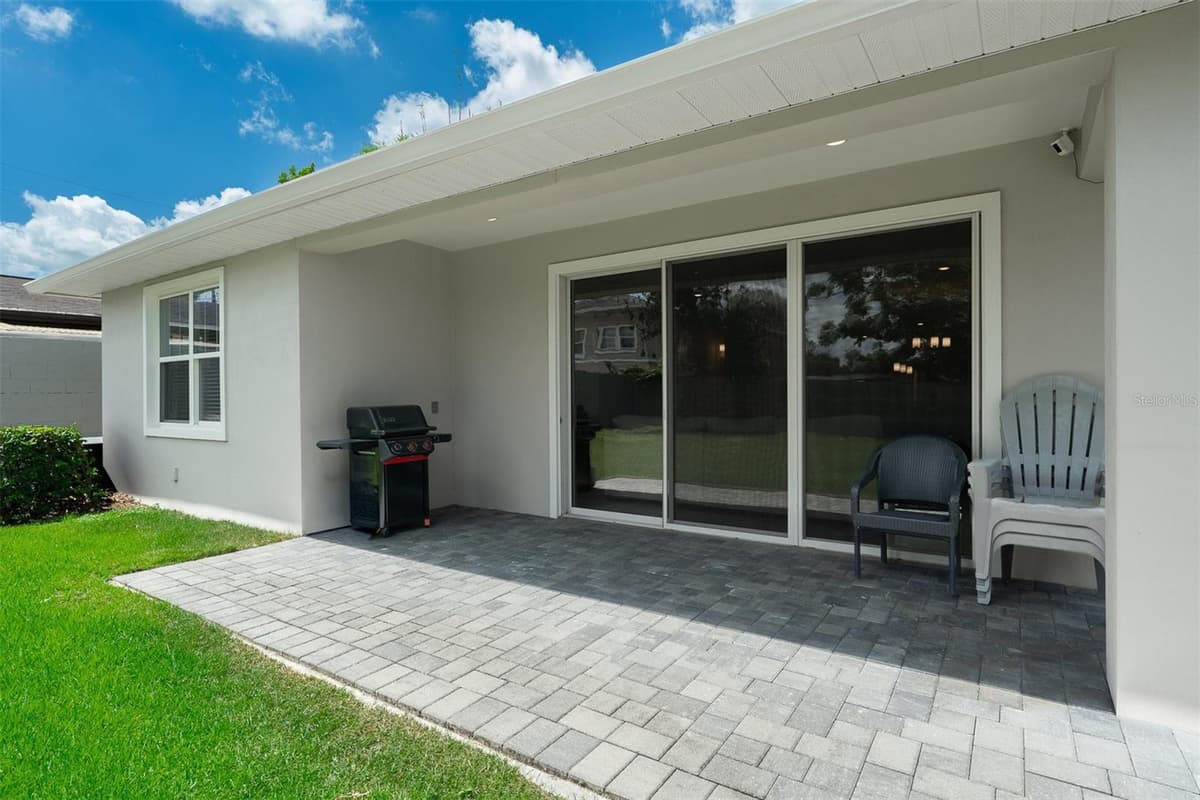 2327 SHINE AVENUE — photo 6 of 26