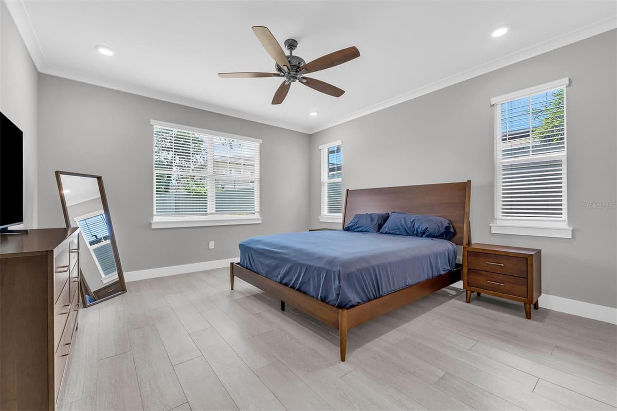 2327 SHINE AVENUE — photo 15 of 26