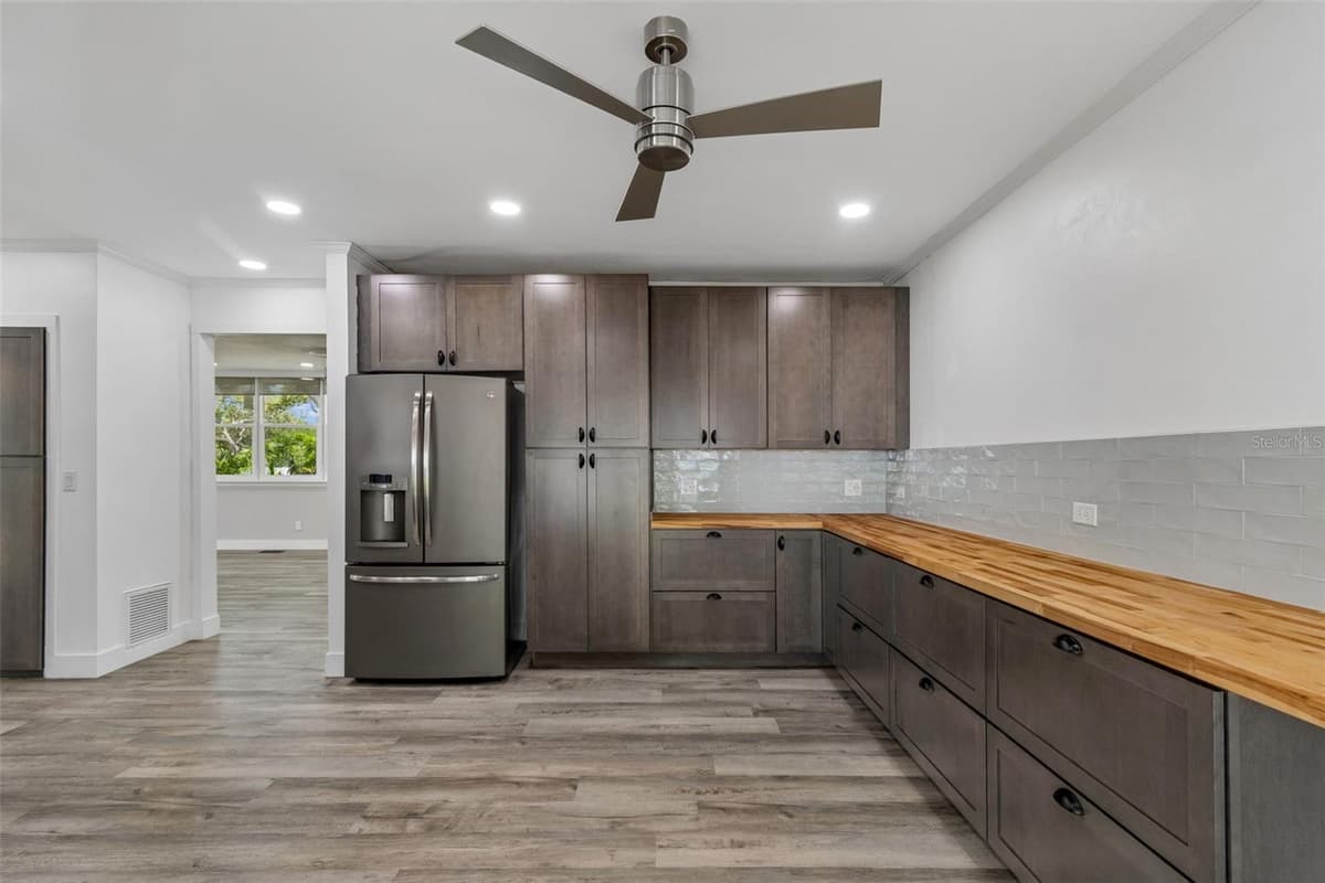 904 BAYSHORE DRIVE — photo 15 of 70