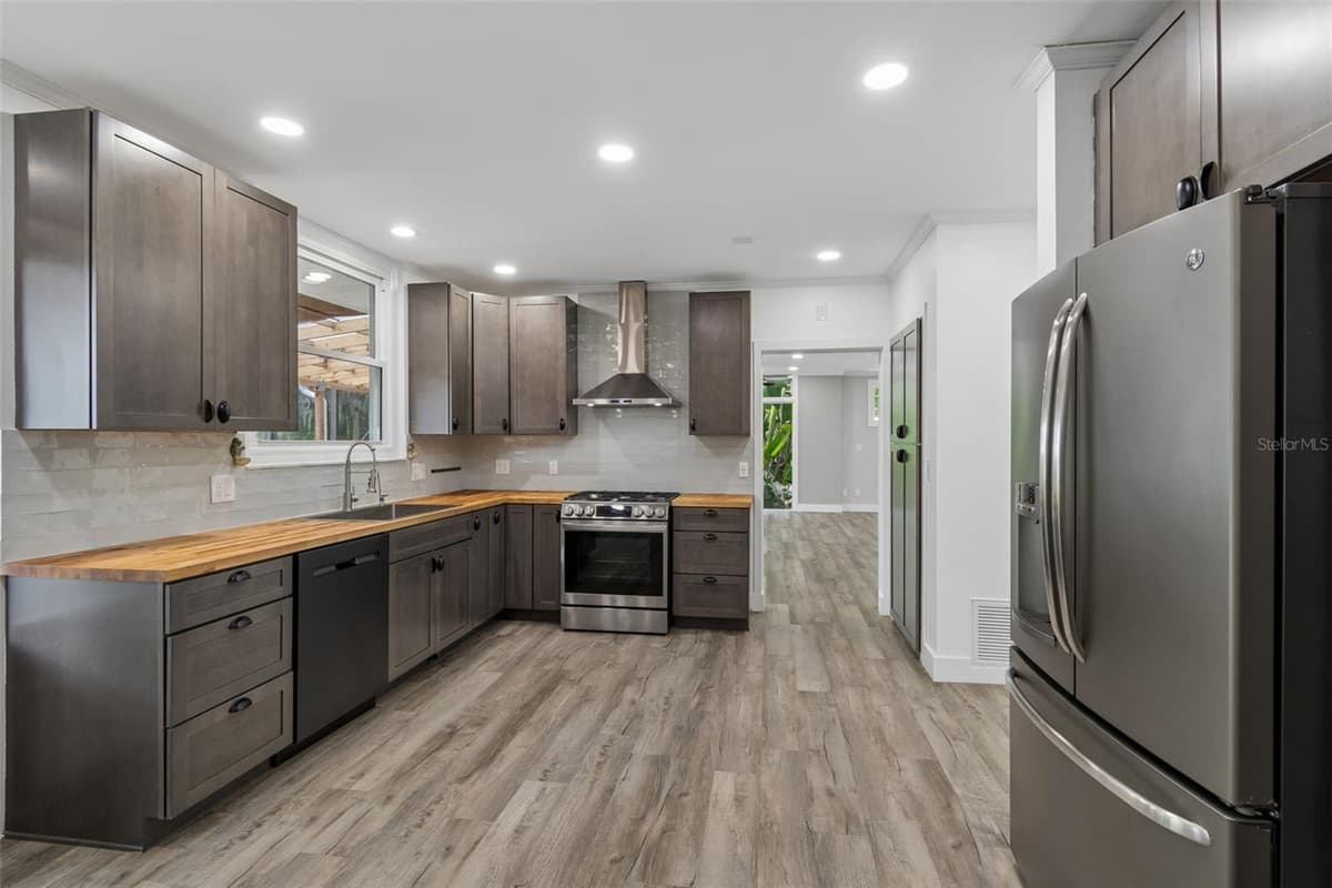 904 BAYSHORE DRIVE — photo 12 of 70