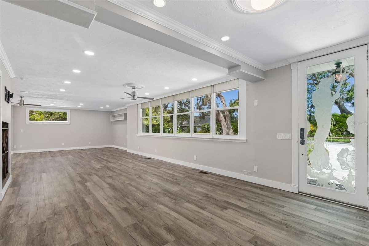 904 BAYSHORE DRIVE — photo 4 of 70