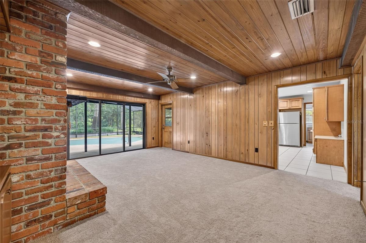 212 FLAME AVENUE — photo 13 of 50