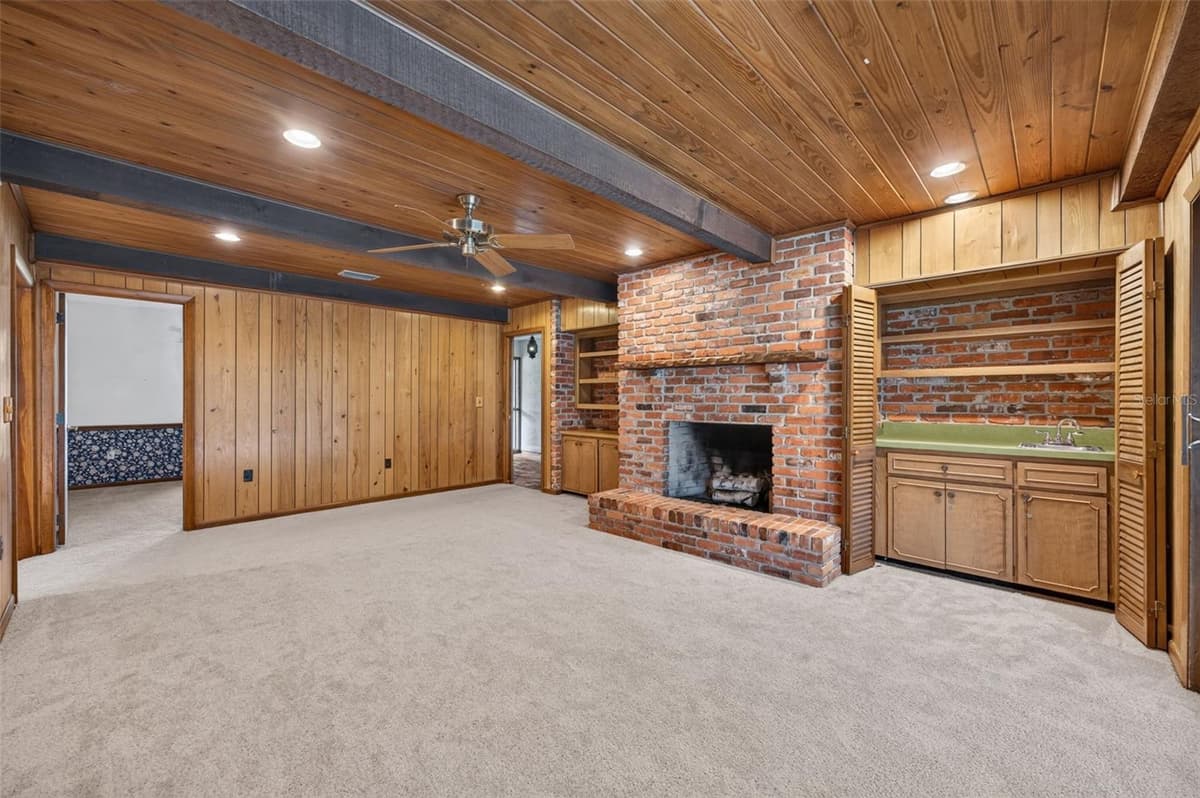 212 FLAME AVENUE — photo 15 of 50