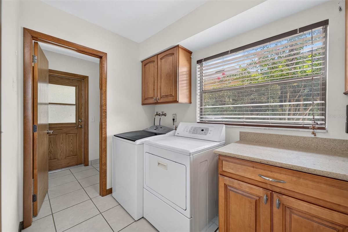 212 FLAME AVENUE — photo 35 of 50