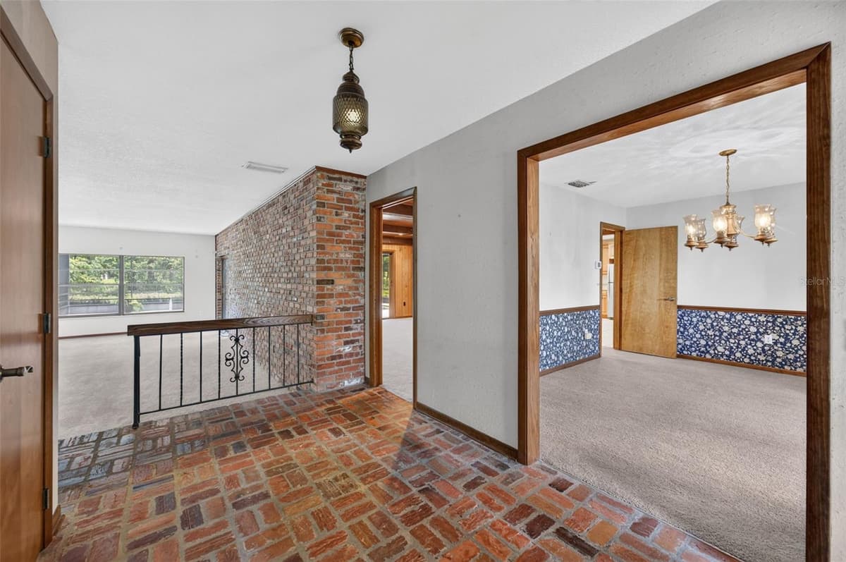 212 FLAME AVENUE — photo 6 of 50