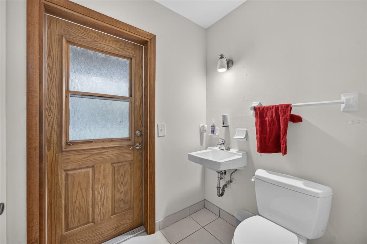 212 FLAME AVENUE — photo 36 of 50
