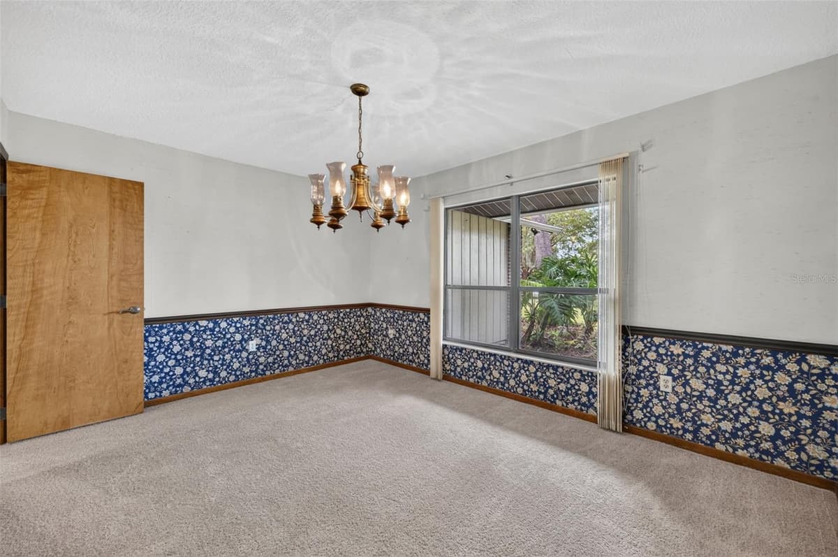 212 FLAME AVENUE — photo 11 of 50