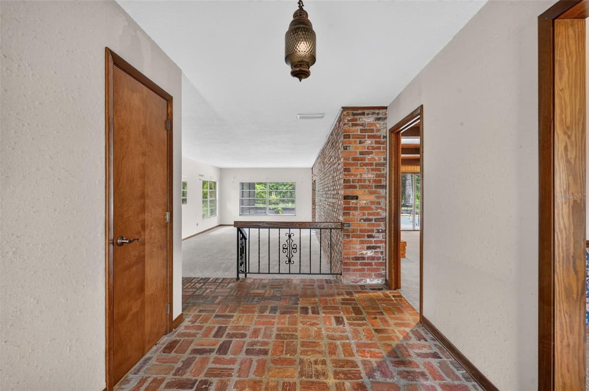212 FLAME AVENUE — photo 5 of 50