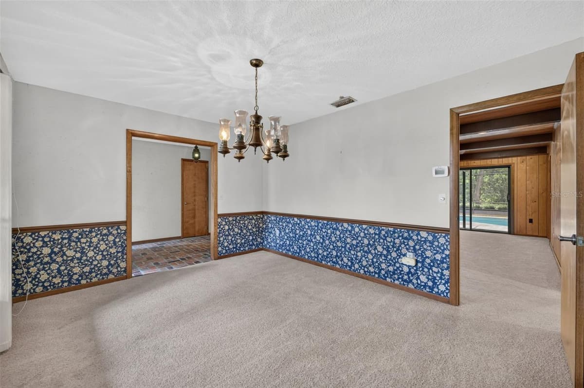 212 FLAME AVENUE — photo 12 of 50